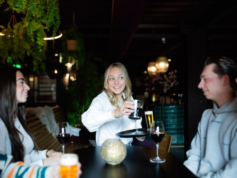 Zomerdrukte in de horeca: zo blijf je fit