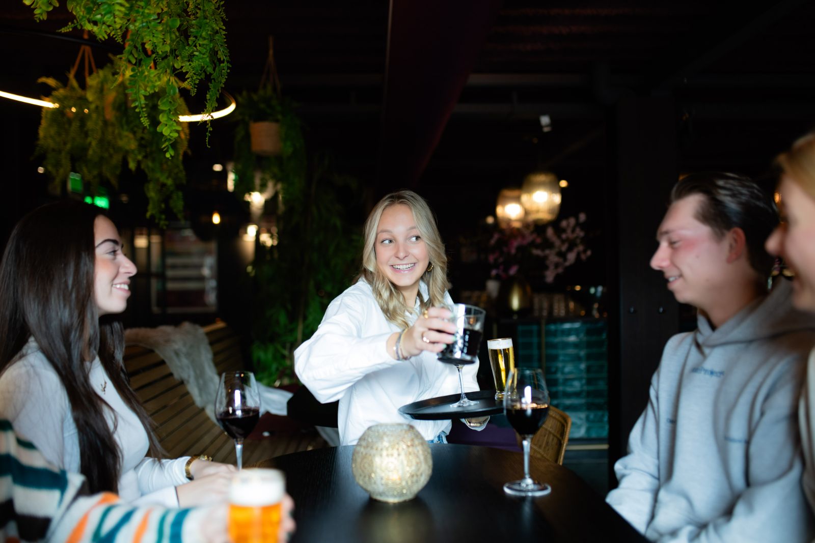 Zomerdrukte in de horeca: zo blijf je fit